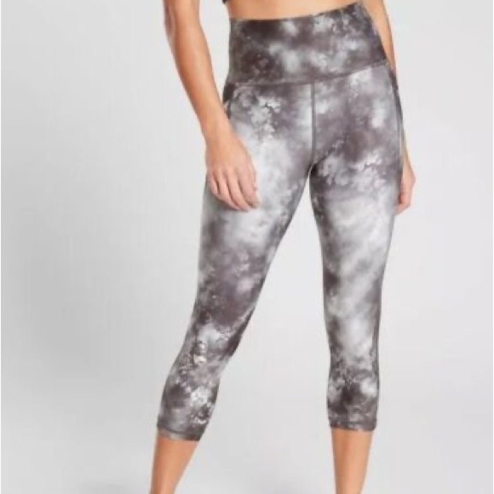 Athleta Salutation II Stash Pocket Capri Supernova Black Leggings sz S